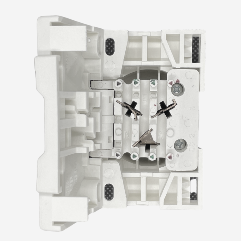Surface Socket Quick Connect Plug Base 10A